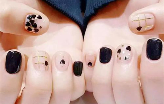 指甲扁平往上翘美甲,美甲的指甲翘起来了怎么补救