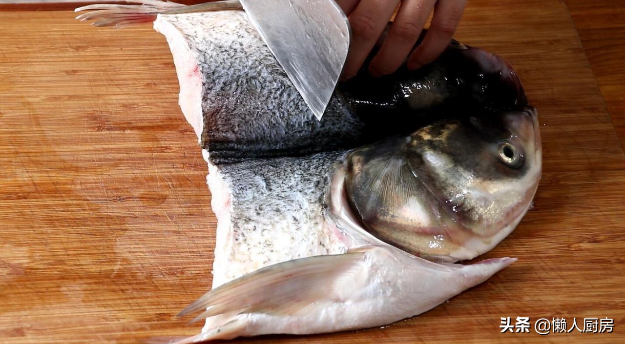 鱼头焖花蛤,这才是花蛤和虾最好的做法