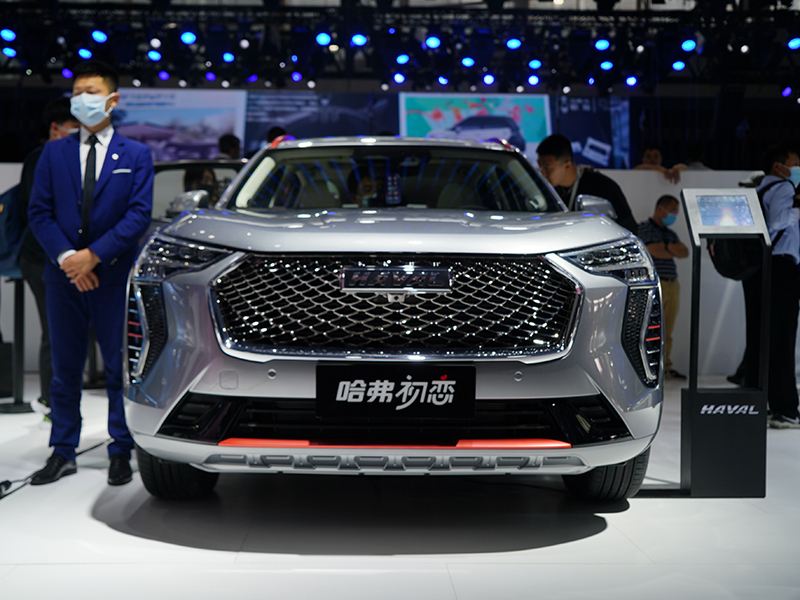 哈弗初恋和cs55plus蓝鲸版哪个好,哈弗初恋外观