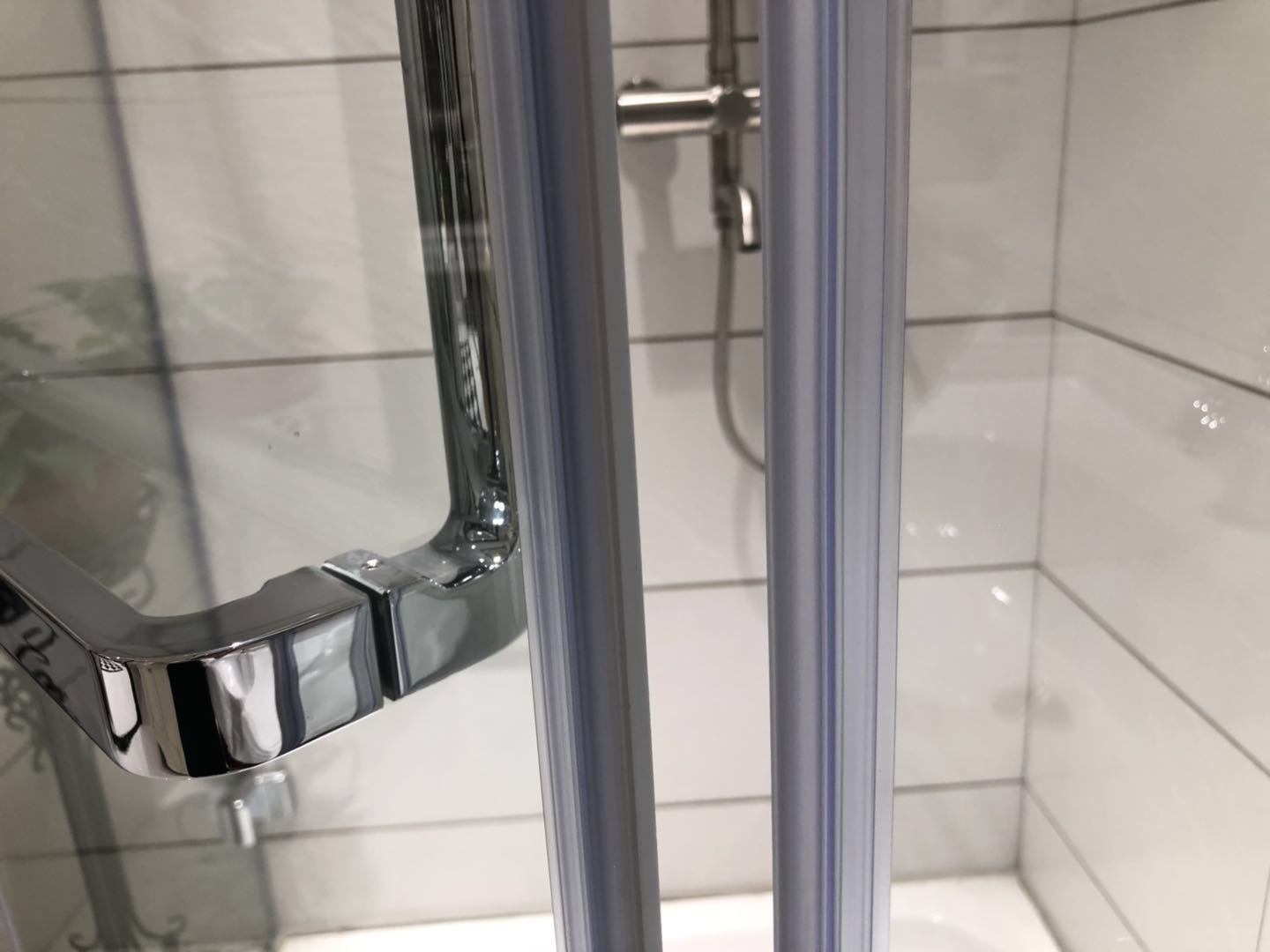 淋浴房装修用什么最好,房子装修选什么板材