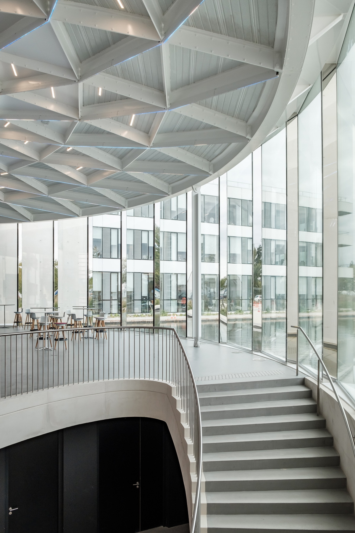 轻盈透明,曲直线的共舞:液化空气集团总部