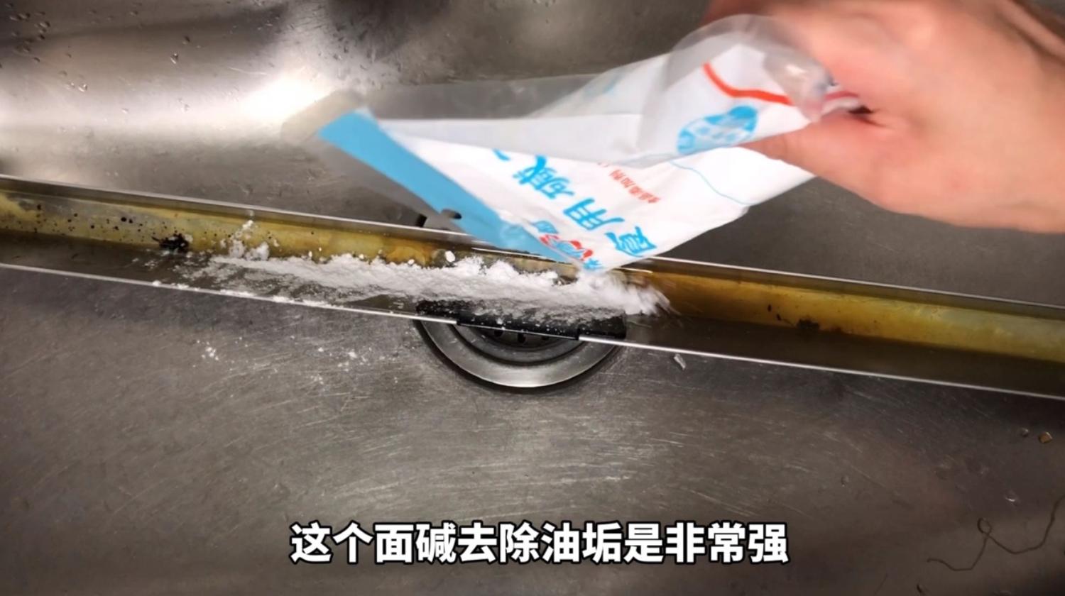 侧吸式油烟机油盒怎么清理,厨房油烟机油太厚用啥能清理干净
