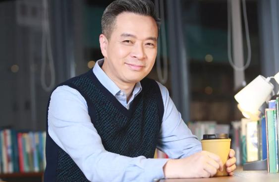 龙洋董卿主持的诗词大会谁更好,董卿龙洋春晚开场白