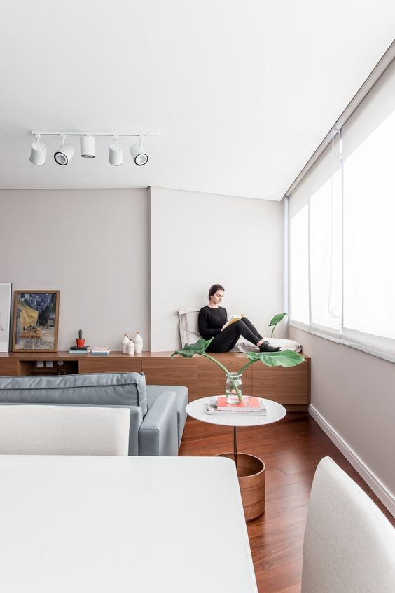 电视墙收纳柜靠外边留多少,家里电视柜到顶收纳