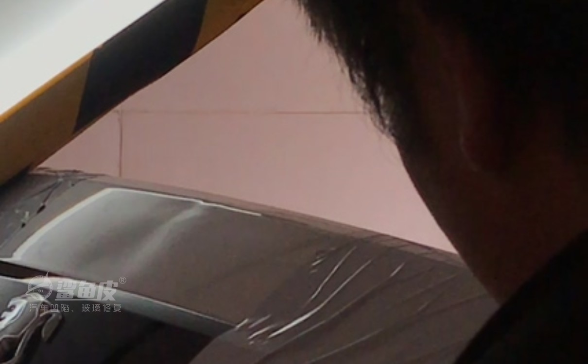 汽车后备箱凹陷免喷漆修复教程,汽车后备箱撞了个凹怎么修补