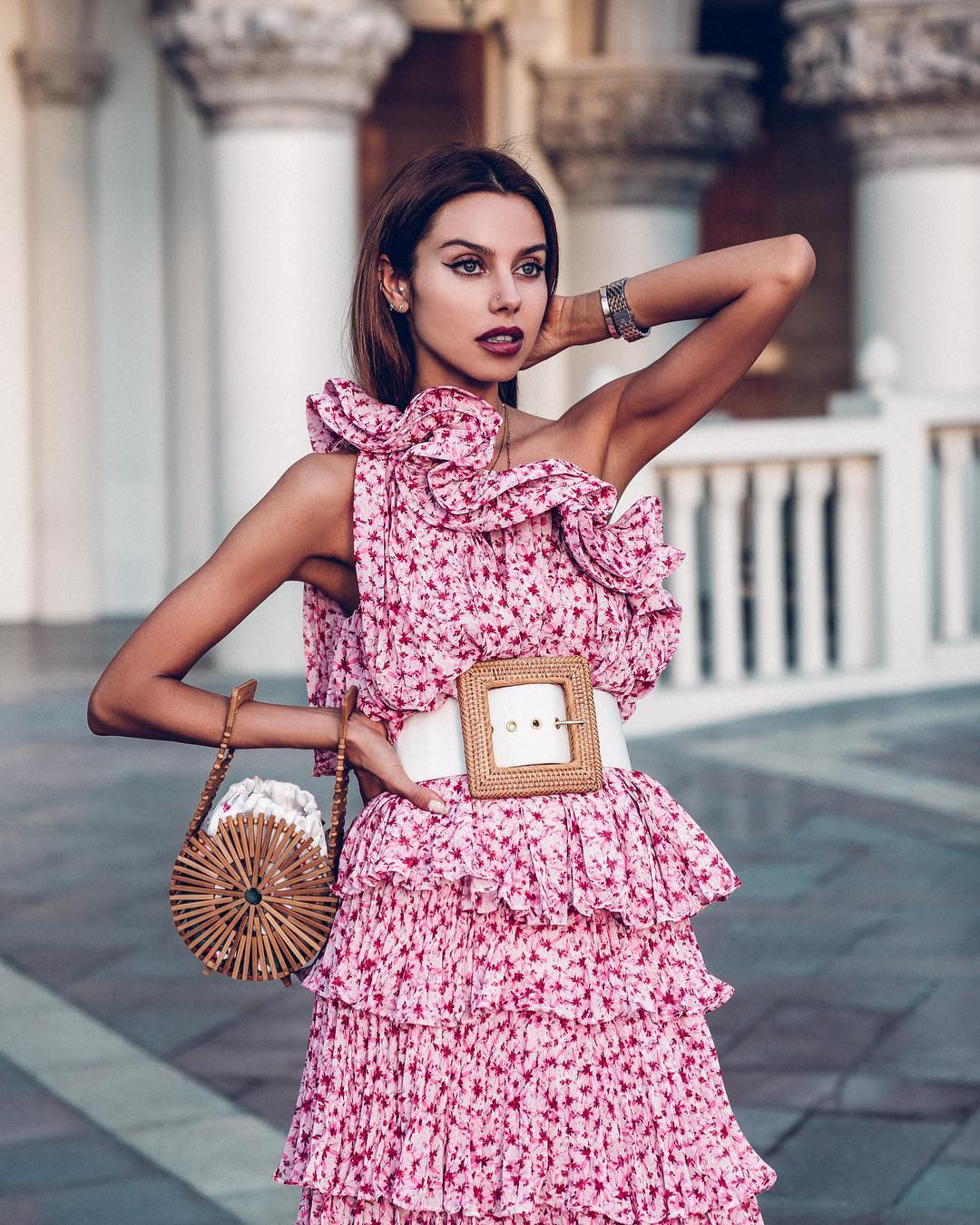 颜色鲜艳包臀裙半身裙中长款,包臀裙也可以穿得很美