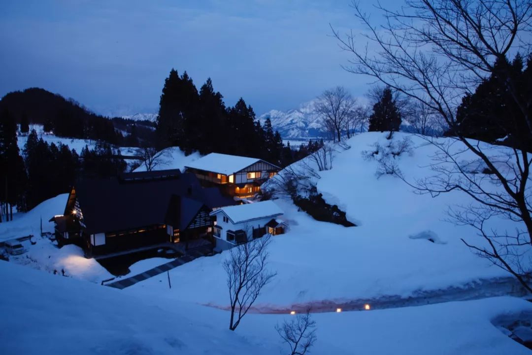 雪山下的温泉美丽,最值得去的有雪山温泉的地方