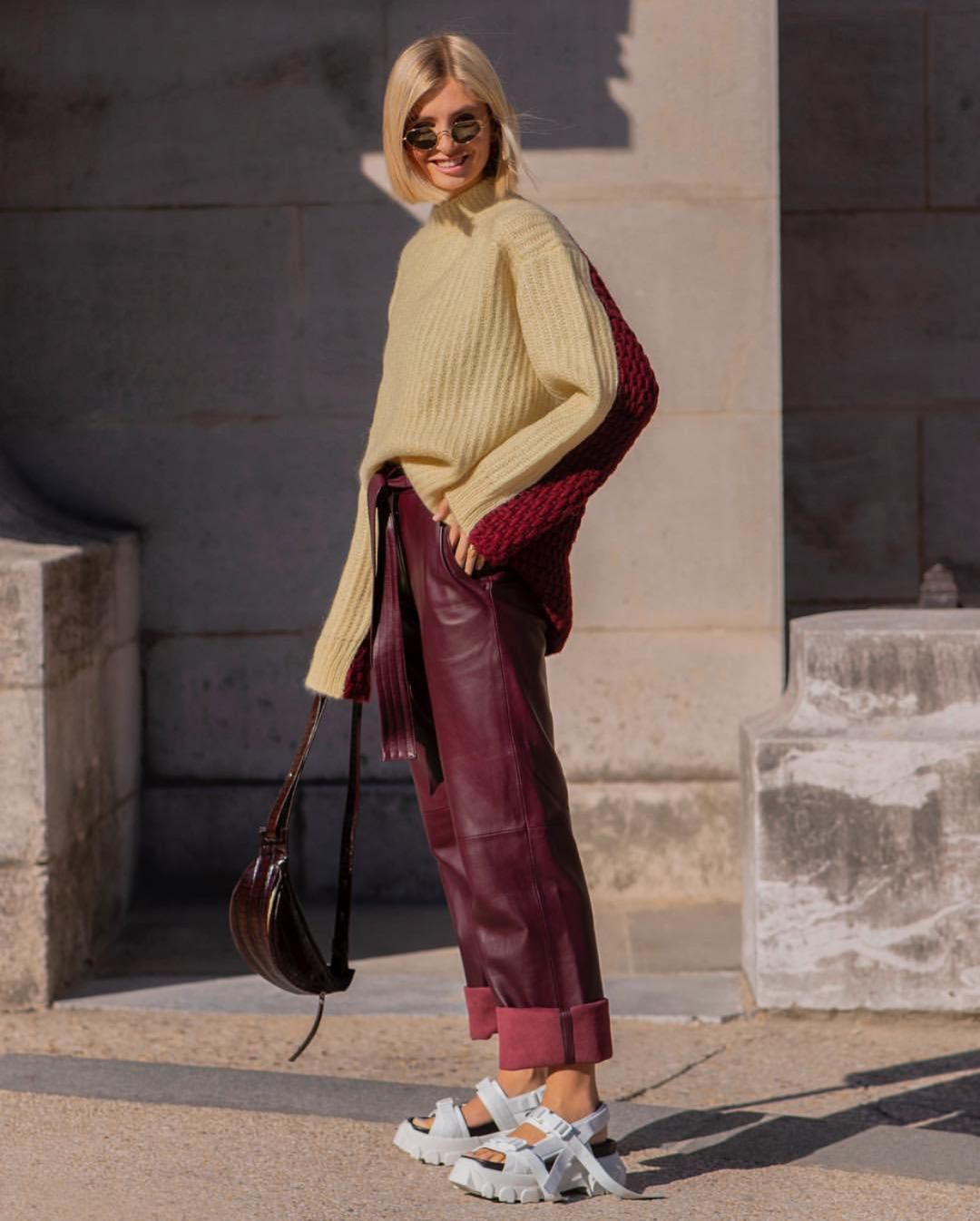 穿皮裤怎么搭配上衣相关视频,皮裤配什么鞋子比较好看