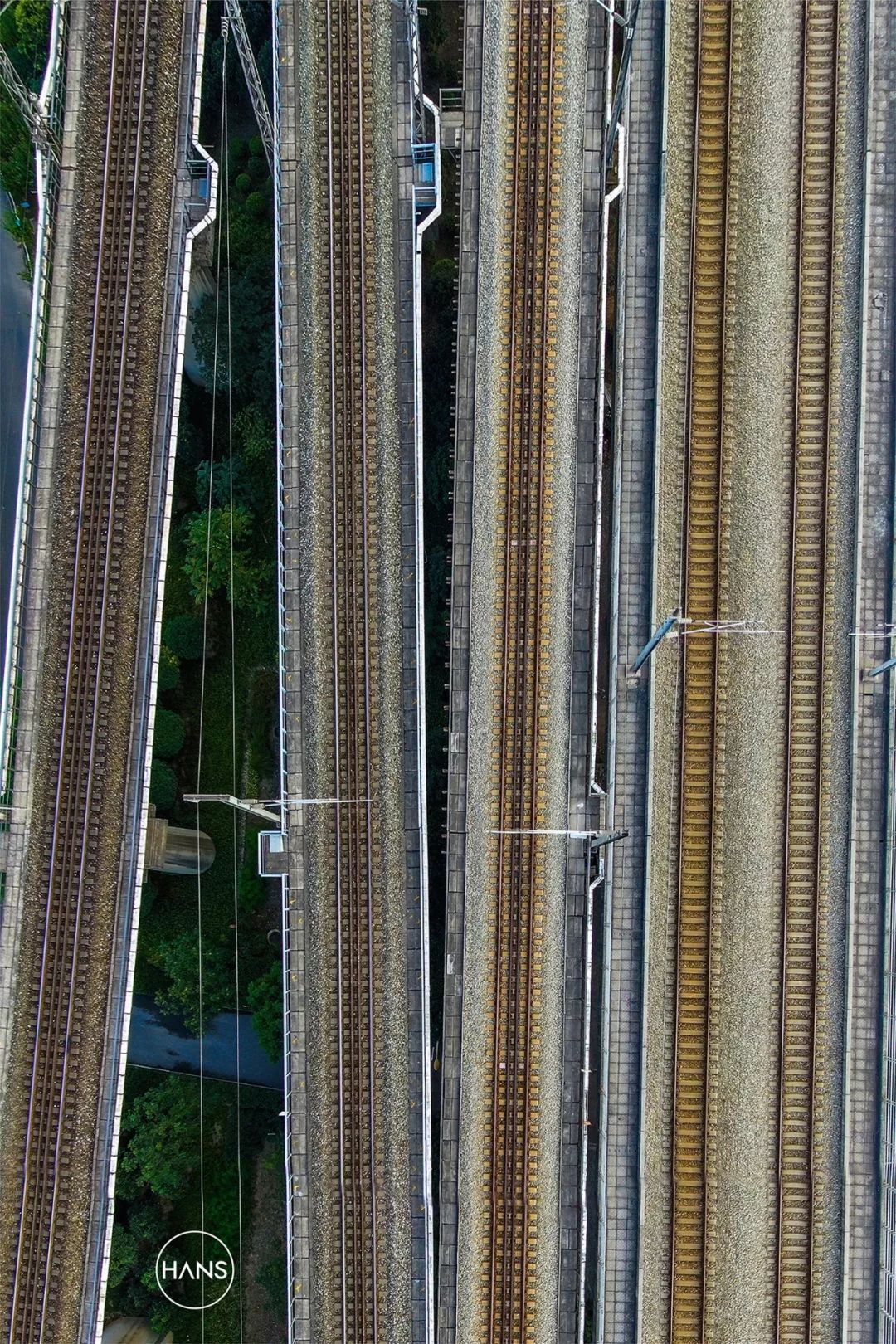 这里是青山，请长按保存