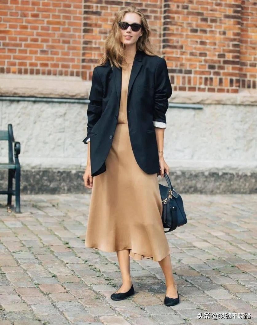 春夏流行这4件西装裙子优雅高级,短西装裙子春天这样穿美爆了