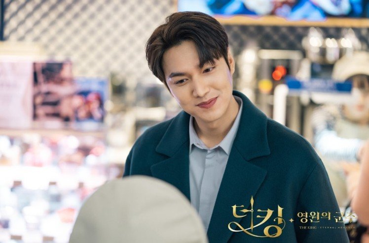 李敏镐同款发型,李敏镐发型如何烫卷头