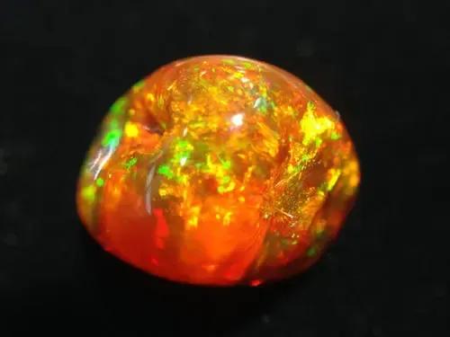 欧泊的种类很多，但这4种最有价值，经常被皇室明星佩戴