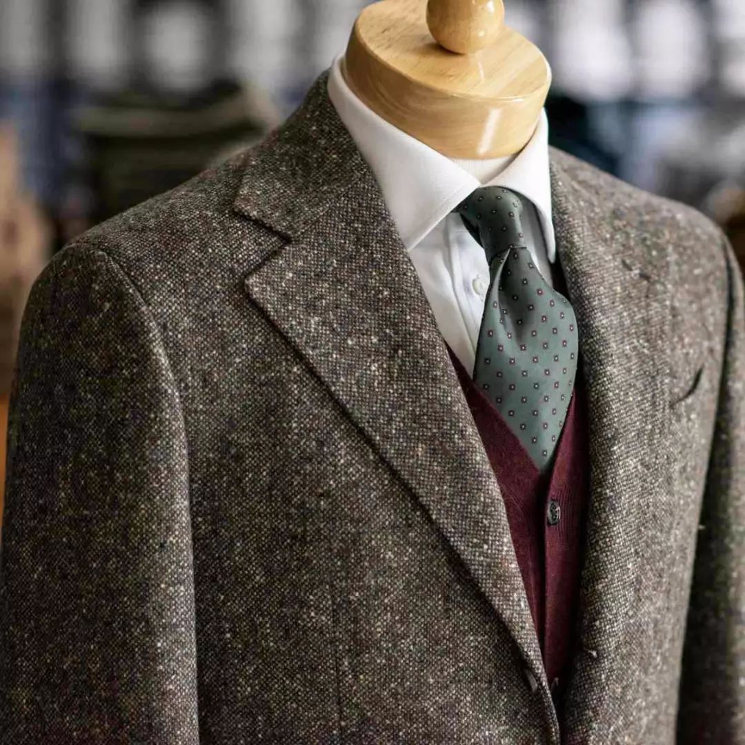 秋冬西服的品质感一半体现在面料