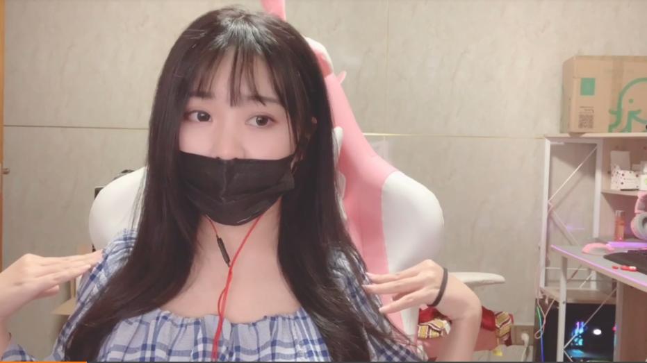 有人搞事？小团团自曝有人大量收购粉丝牌账号：注意言行