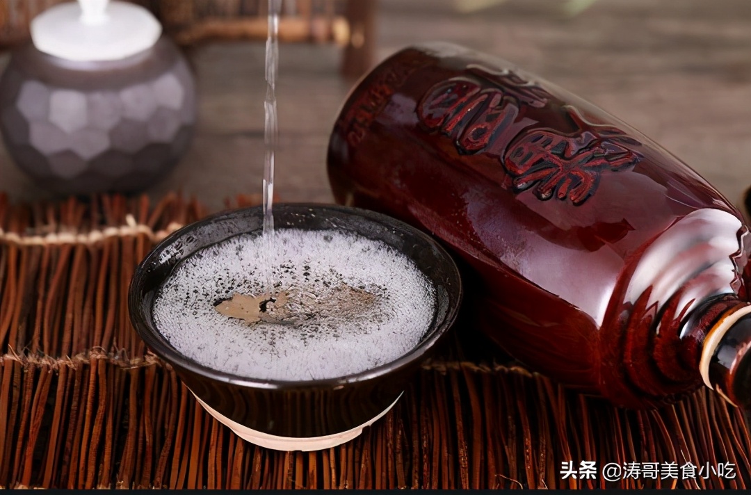 购买白酒时，外瓶上有这行数字，10元一瓶也是纯粮食酿造