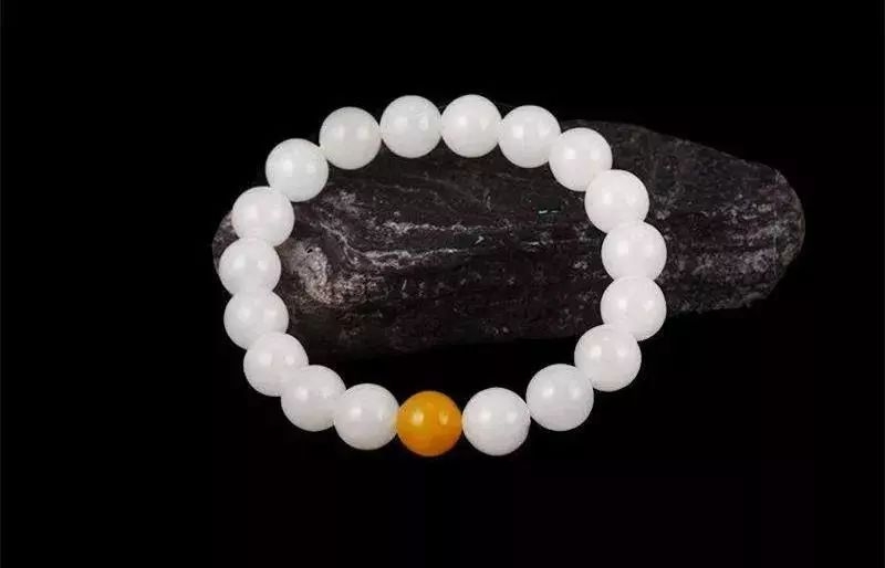 属马的适合戴什么生肖的手串,本命年戴什么生肖手串