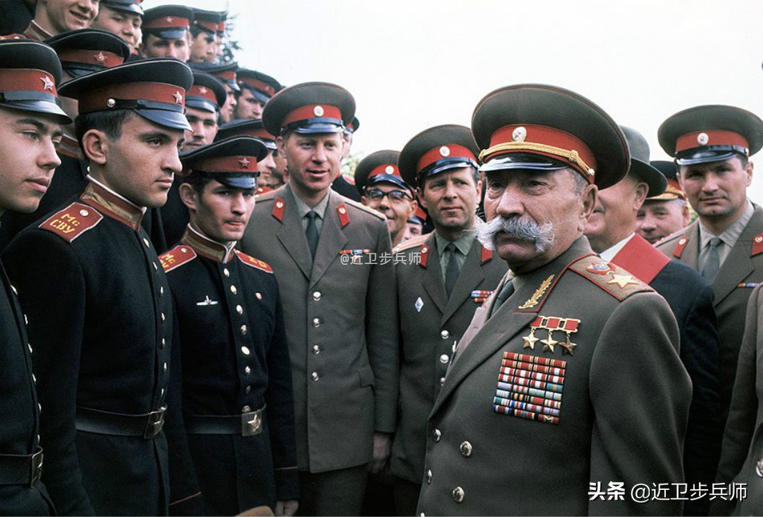 越南军服老式军服,越南红领章军服