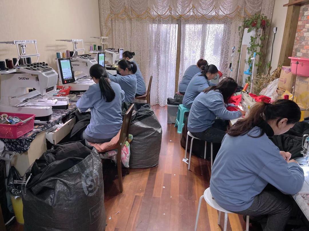 昔日被放贷公司骗到倾家荡产，如今靠帮人“修衣”实现财务自由