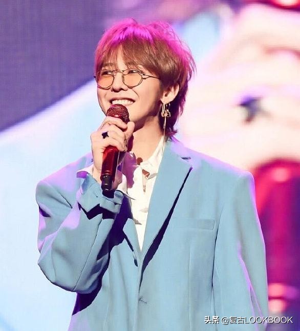 gd权志龙最新时尚排名,gd权志龙蓝色西装白匡威