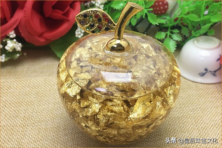 化妆品中的金箔有什么作用,化妆品里含有金箔是金子吗