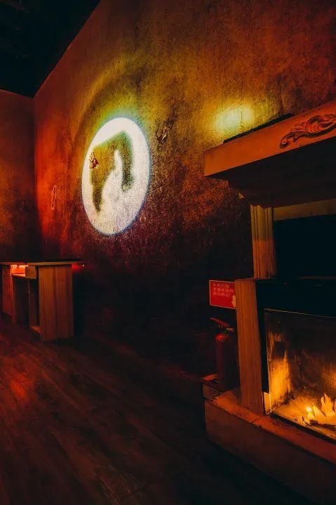 夜幕降临沉浸式密室逃脱体验剧场,超刺激的密室逃脱等你来体验