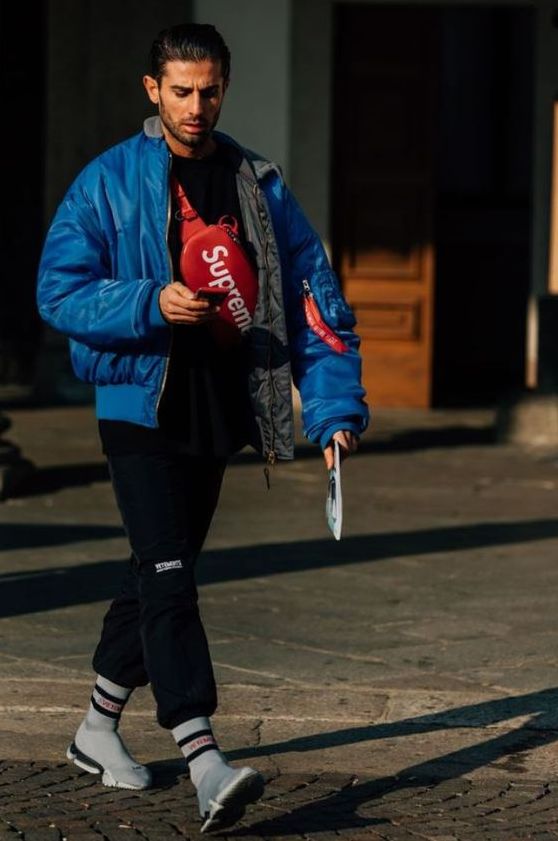 比较有特色的服饰配饰,搭配时尚衣服的双肩包