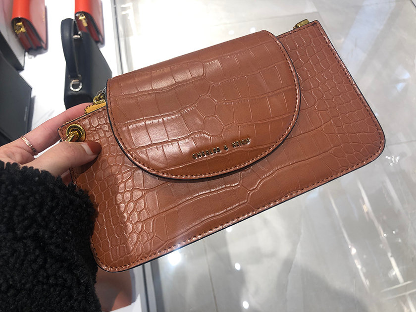 小CK线上线下遭遇“撞脸”，到底哪个是本尊？