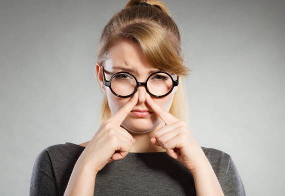 女生身上不是香水味是烟味,女人身上有一种不好闻的味道