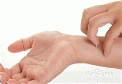 手上有白癜风能恢复吗,手上白癜风处又痛又痒