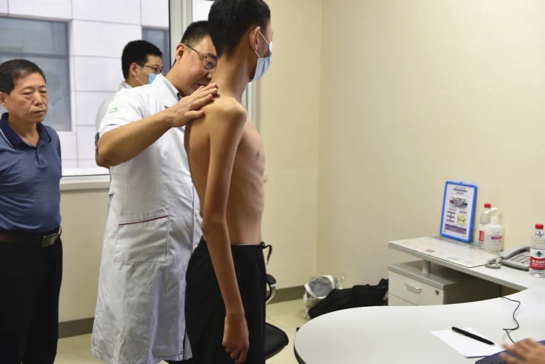 鑴婃煴渚у集鍏泭璁插骇,鑴婃煴渚у集澶у瀷涔夎瘖