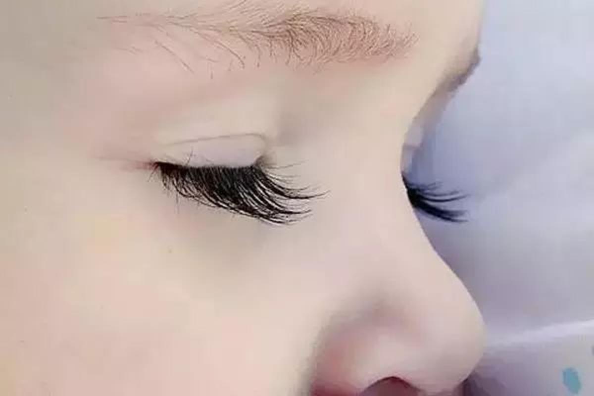 睫毛短小稀疏怎么办,睫毛短小稀疏接什么样的睫毛