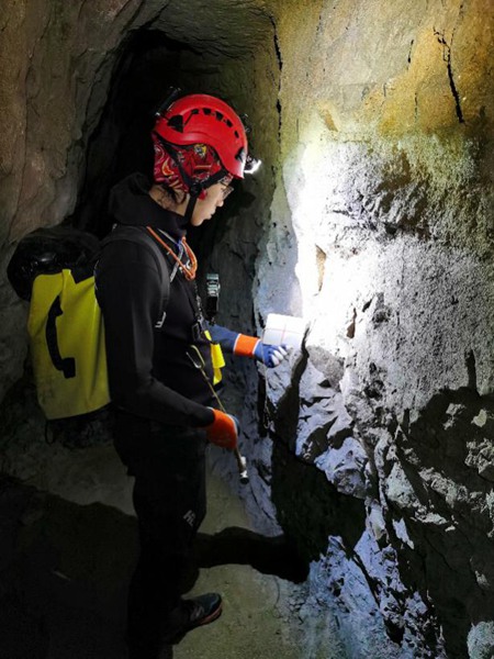 16岁留美高中生回国科考，变身“老鼠人”下悬崖探8000米洞穴
