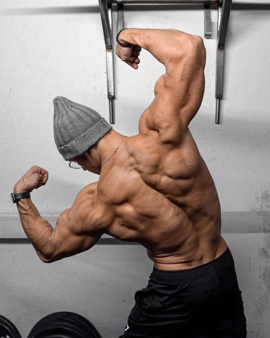 90后奶爸搞怪哄娃,肌肉奶爸带娃路人反应