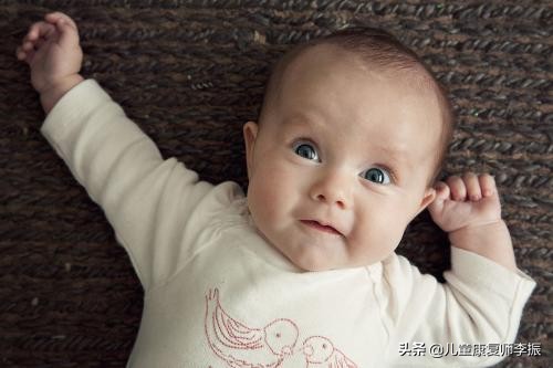 宝宝眼睛异样,宝宝眼睛虹膜发育异常