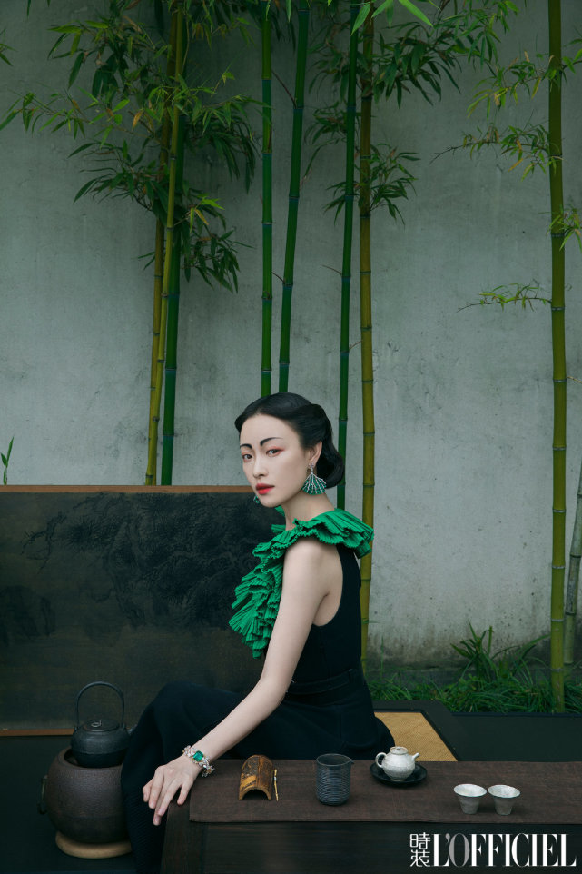 倪妮复古造型挑眉,倪妮最新造型图