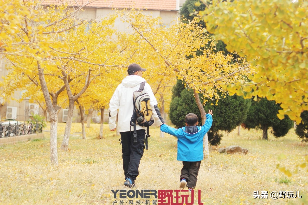 冲锋衣三合一discovery,贝爷穿的户外冲锋衣什么品牌