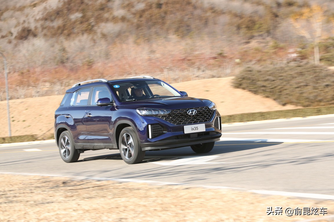 试驾黑色全新北京现代ix35,最新款2.0升北京现代ix35试驾