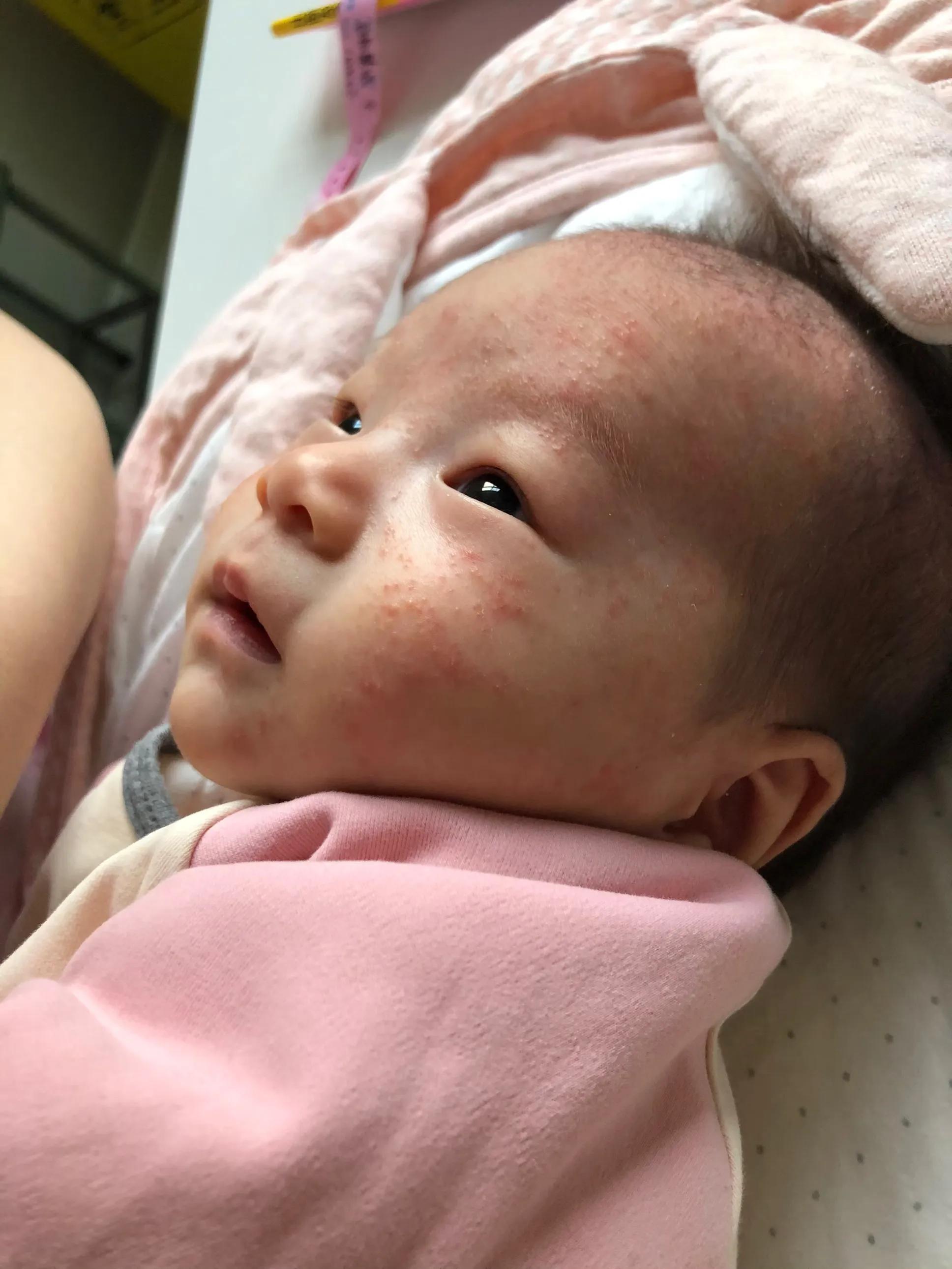 宝宝生病住院是妈妈最大的崩溃,未满月的宝宝一直哭