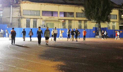 不到人民体育场,你不会知道厦门的秋夜有多野