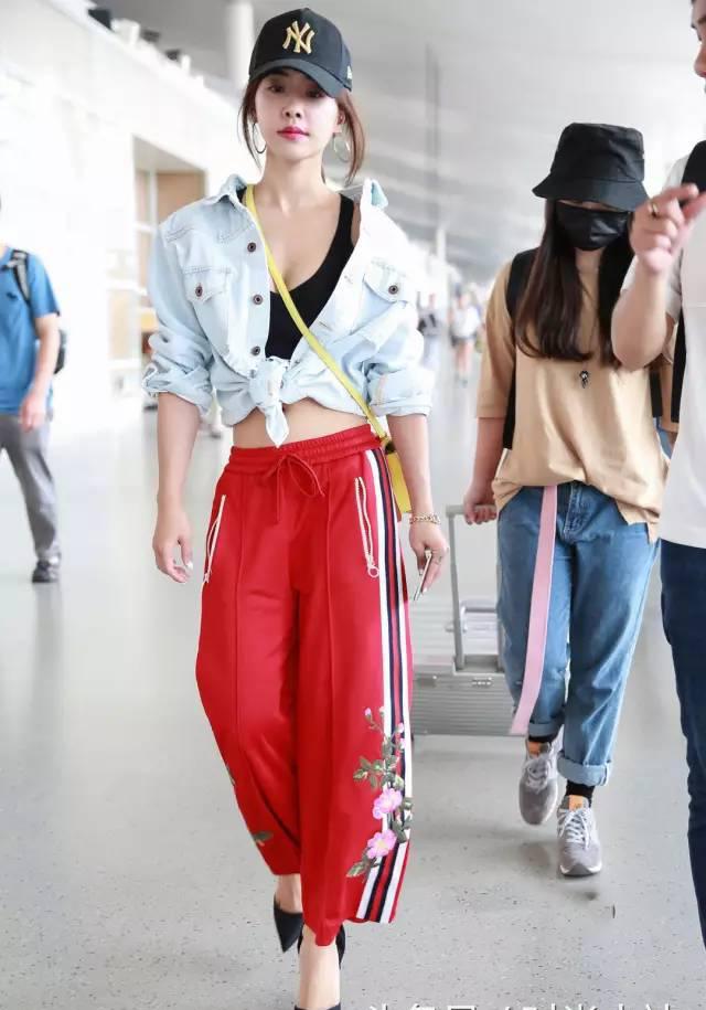 杨颖阿迪达斯粉色外套,杨颖运动风