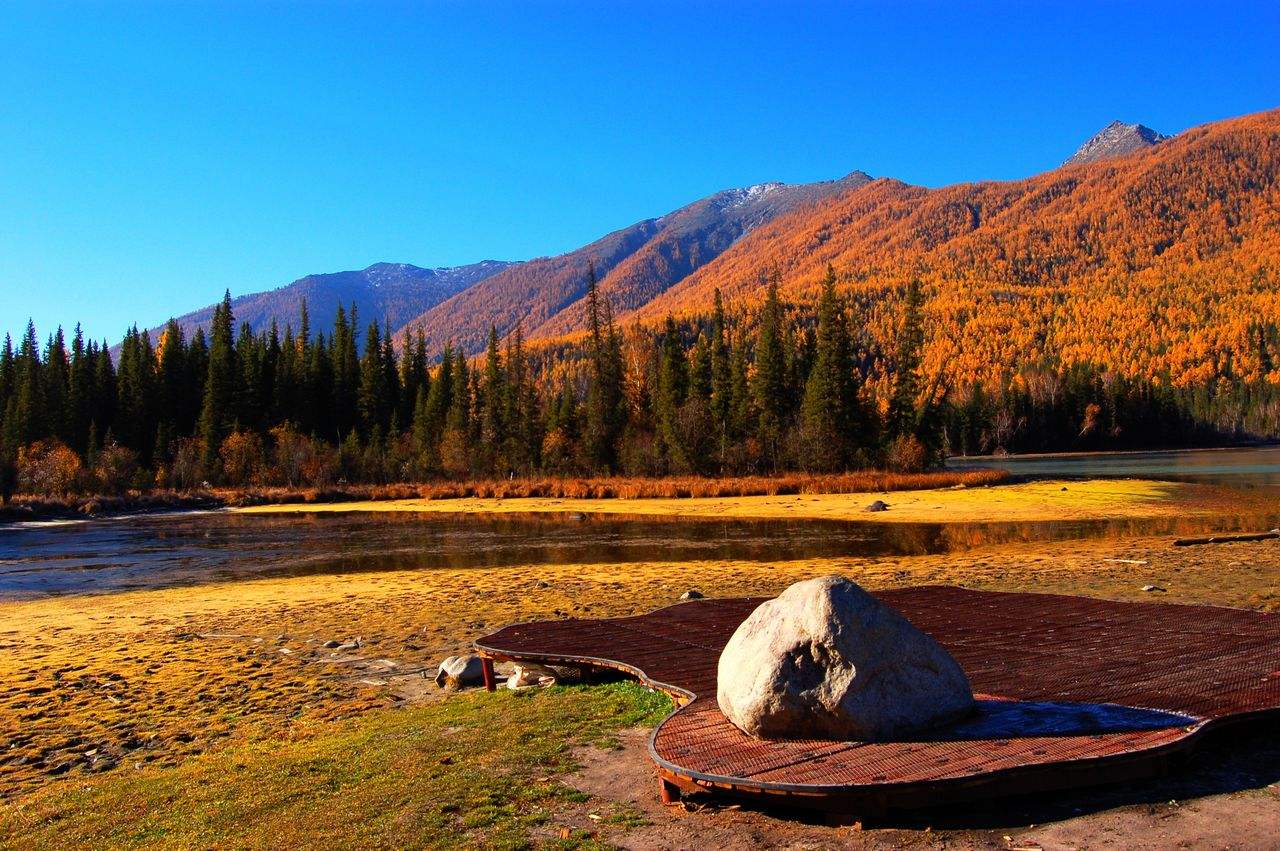 11月这个季节适合去哪里旅游最好,惬意的秋天最适合去旅行