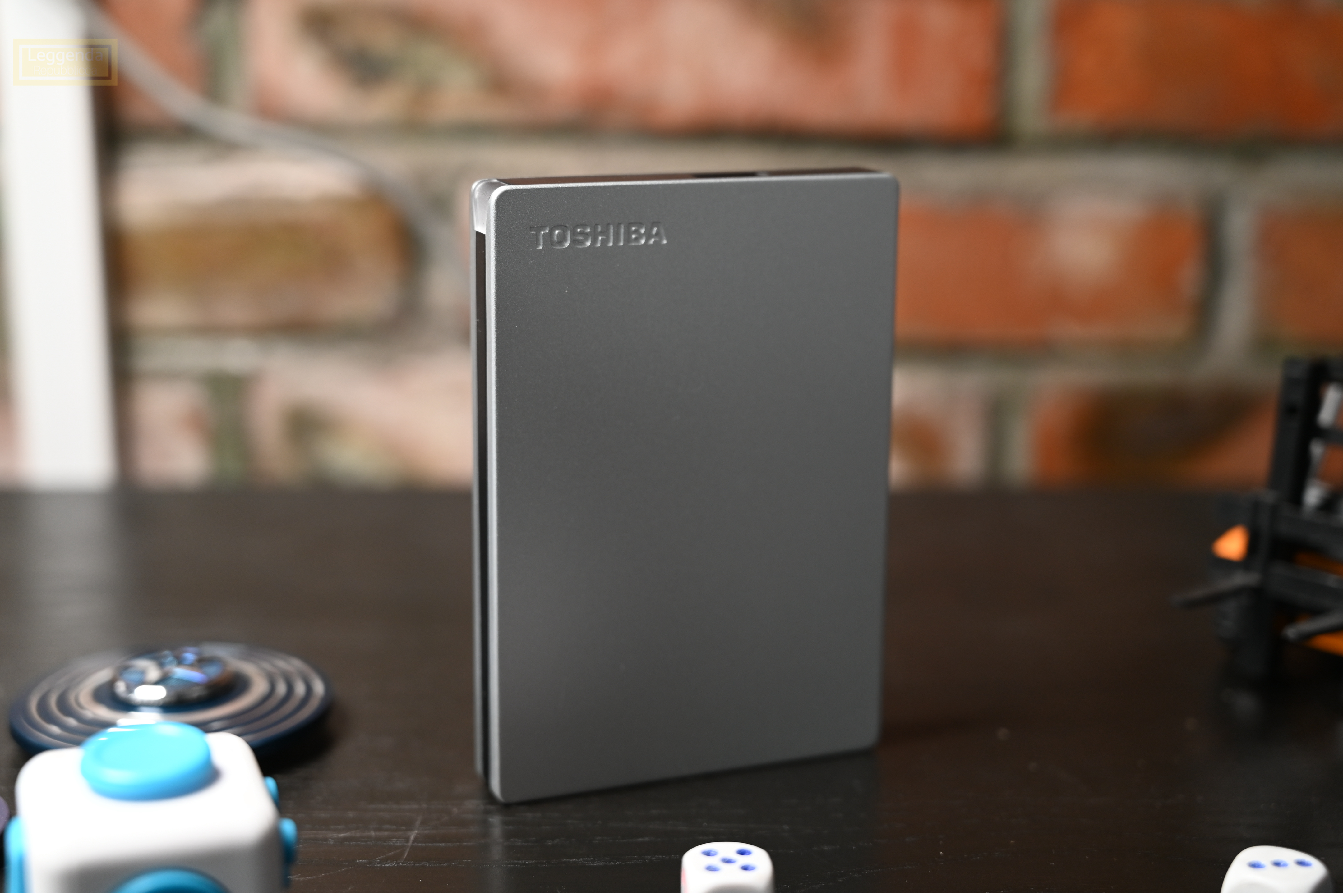 东芝canvioslim硬盘分几个系列,东芝canvioslim是机械还是固态