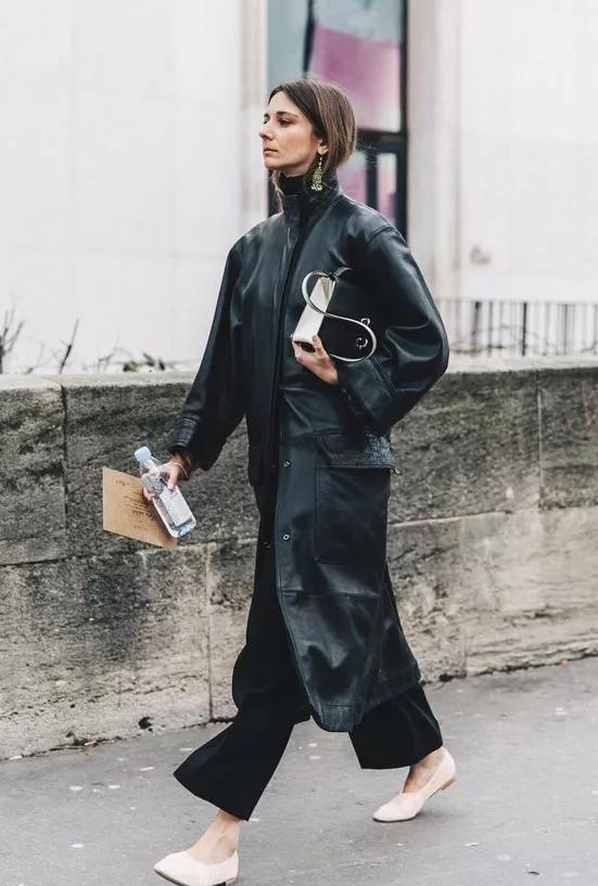 今年流行的奶奶鞋怎么搭配才好 (今年新流行奶奶鞋洋气百搭显高挑)