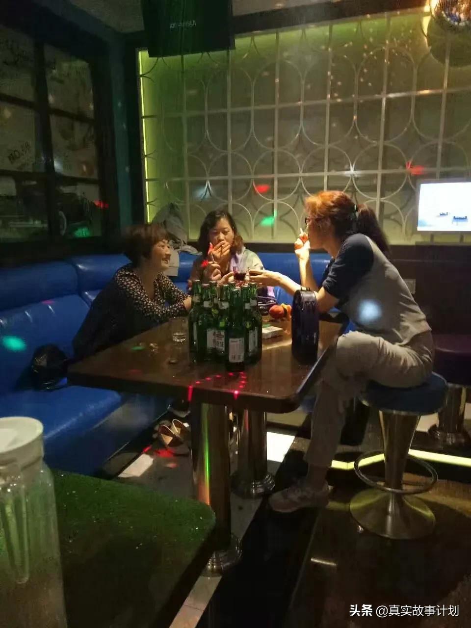 60岁皮肤松弛切眉整形,中老年脸部除皱纹整容手术