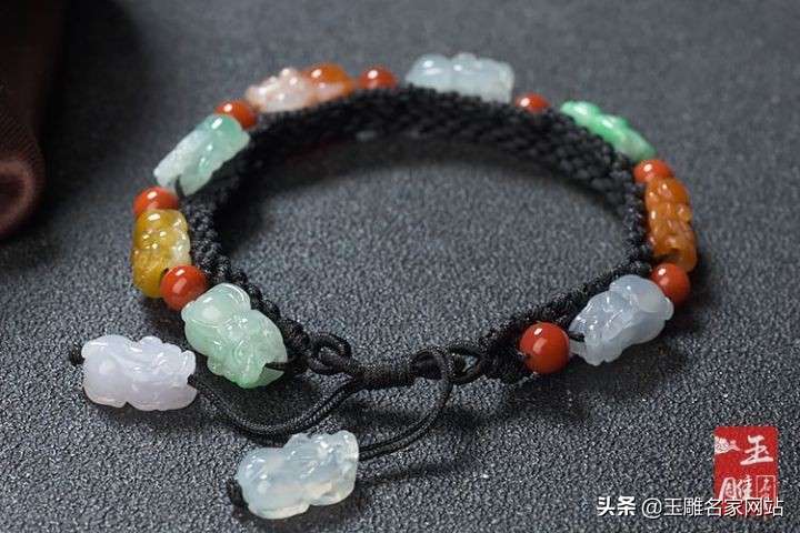 佩戴翡翠貔貅好还是和田玉貔貅好,貔貅比较大如何佩戴貔貅