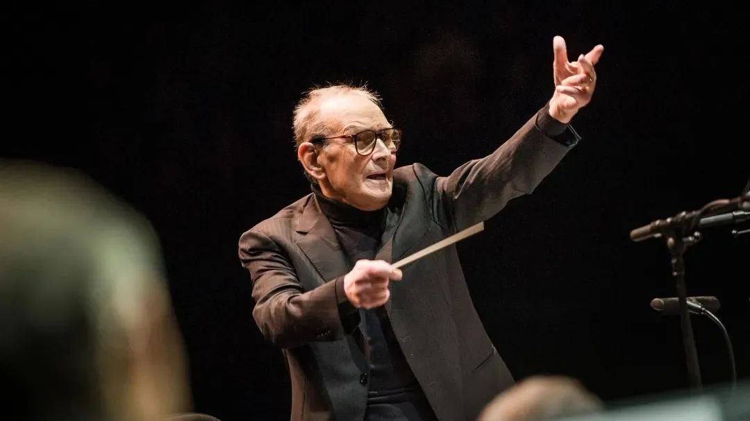 《文艺热搜榜》:张亮推出全套贝多芬唱片,龙美术馆60元看5个展