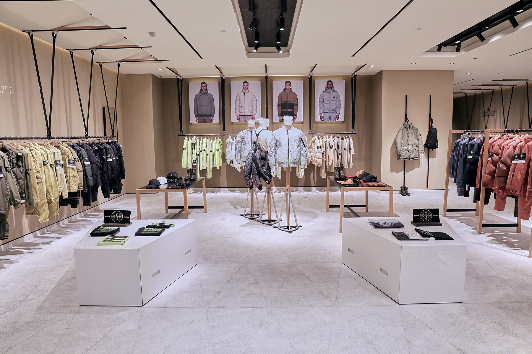 上岛了！STONEISLAND杭州大厦精品店全新升级亮相