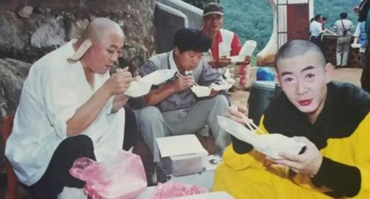 六小龄童避评周星驰,周星驰如何回应六小龄童