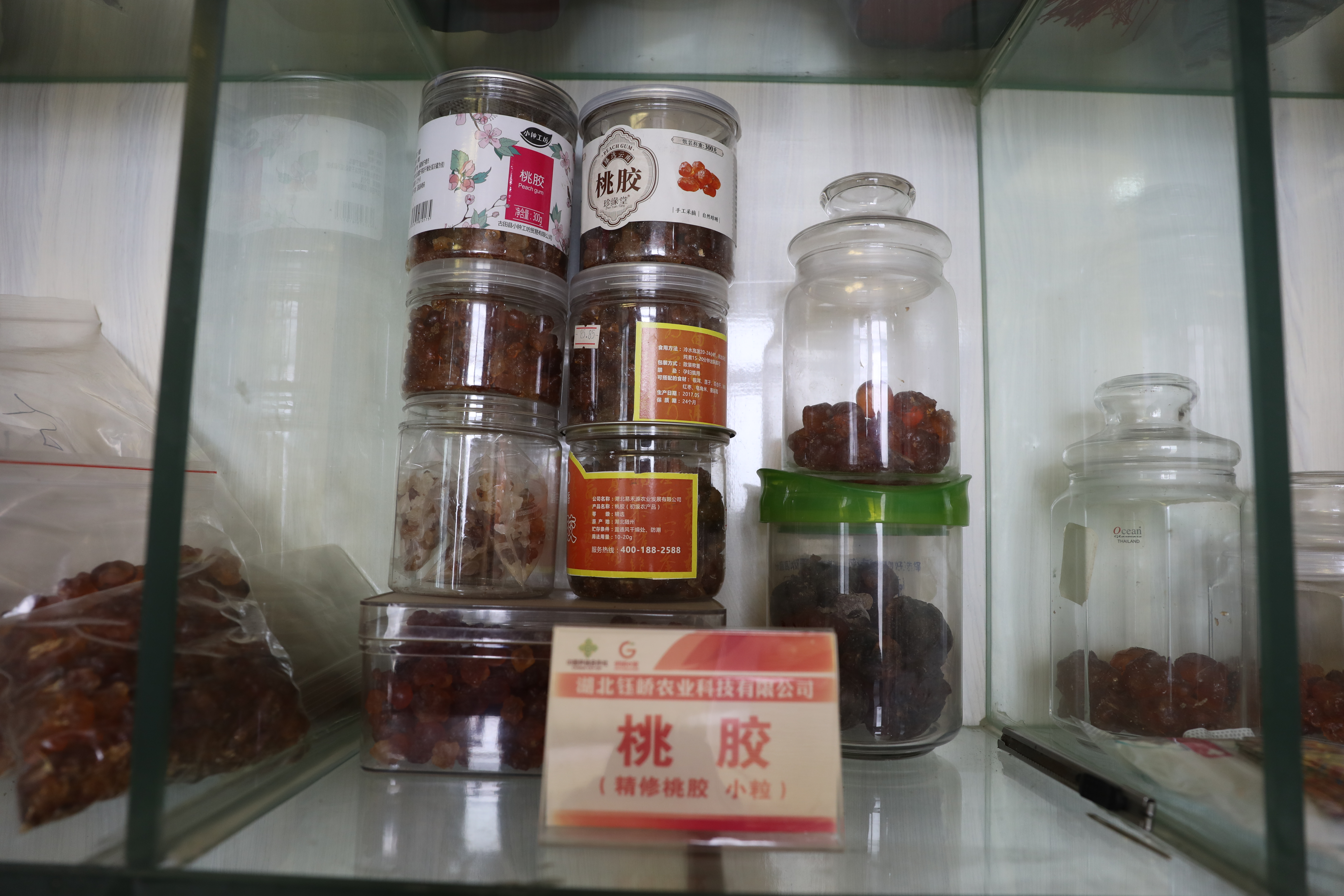 做服务群众的带头人,帮农助农民做先锋