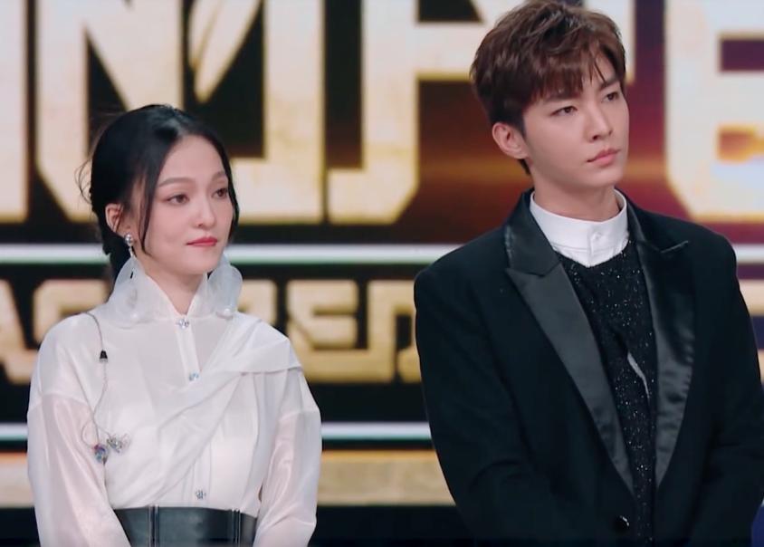 说哭萨顶顶拉踩炎亚纶,为赢《歌手》,《天赐的声音》剑走偏锋?